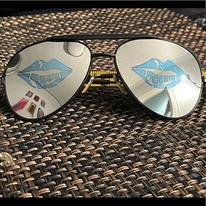 Lips Polarized graphic sunglass aviator